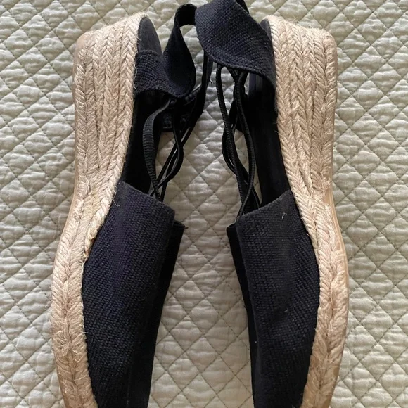 black espadrilles - Picture 3 of 4